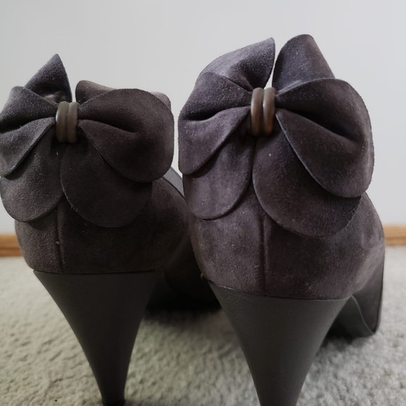 Charlotte Vintage Heels - Picture 5 of 11